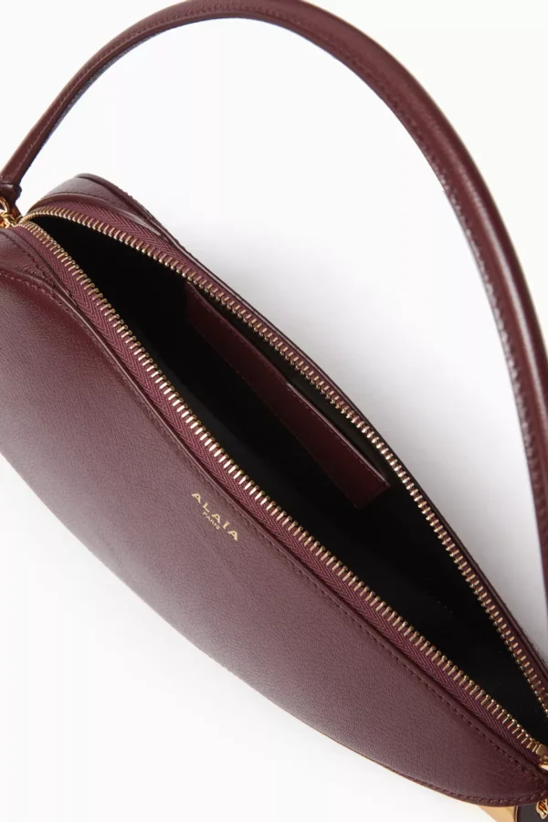 Le Demi-Coeur Shoulder Bag in Leather - Burgundy - Image 4