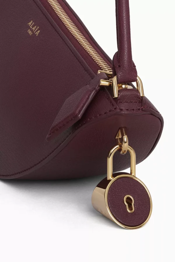 Le Demi-Coeur Shoulder Bag in Leather - Burgundy - Image 2